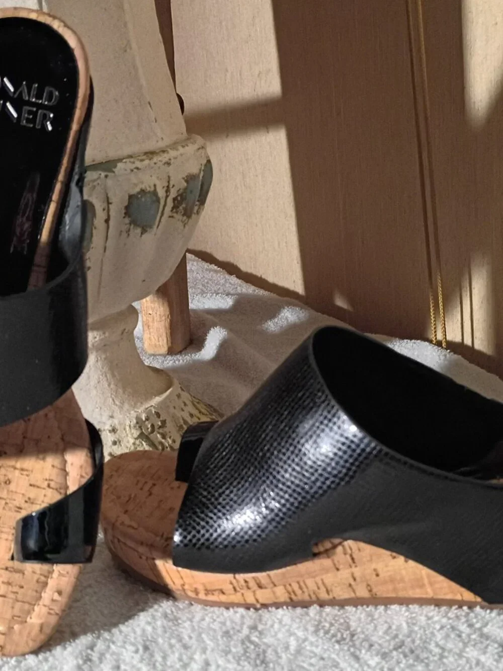 The Gyer Wedge  from Donal Pliner Black womens size 8.5